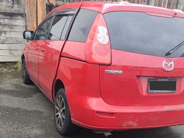 wrecking mazda premacy in auckland