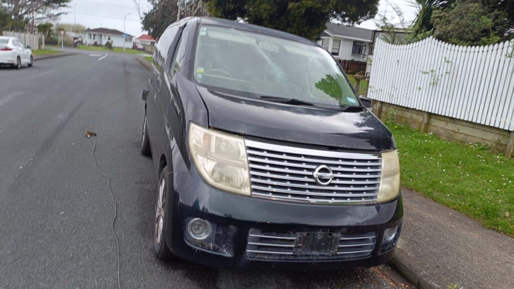 wrecking nissan elgrand